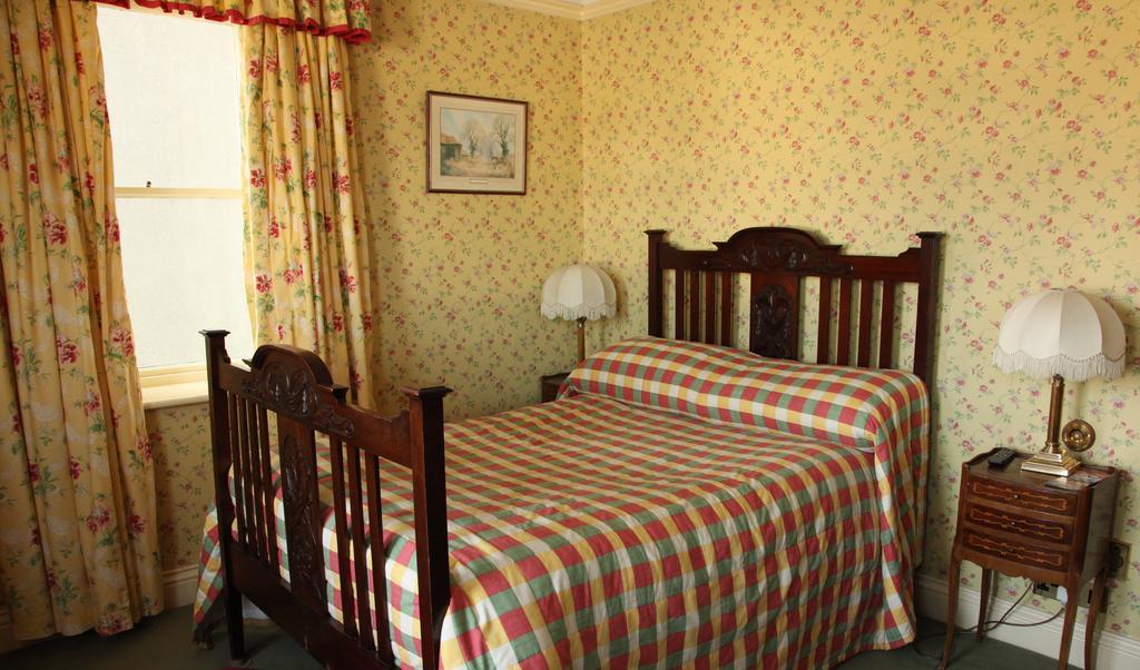 Roscaoin House Hotel Уестпорт Стая снимка